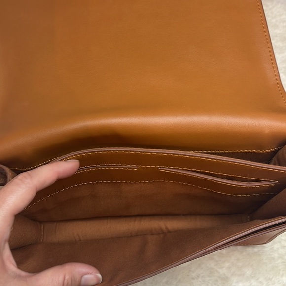 Seven Hills Kyara Light Brown Leather Crossbody Adjustable Strap Purse - Picture 10 of 13